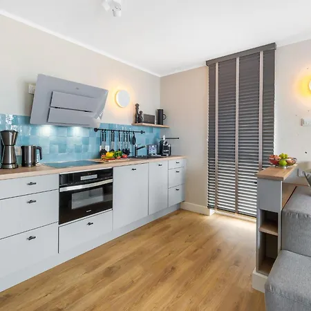 Langebank Mit Hafenblick, App 1,